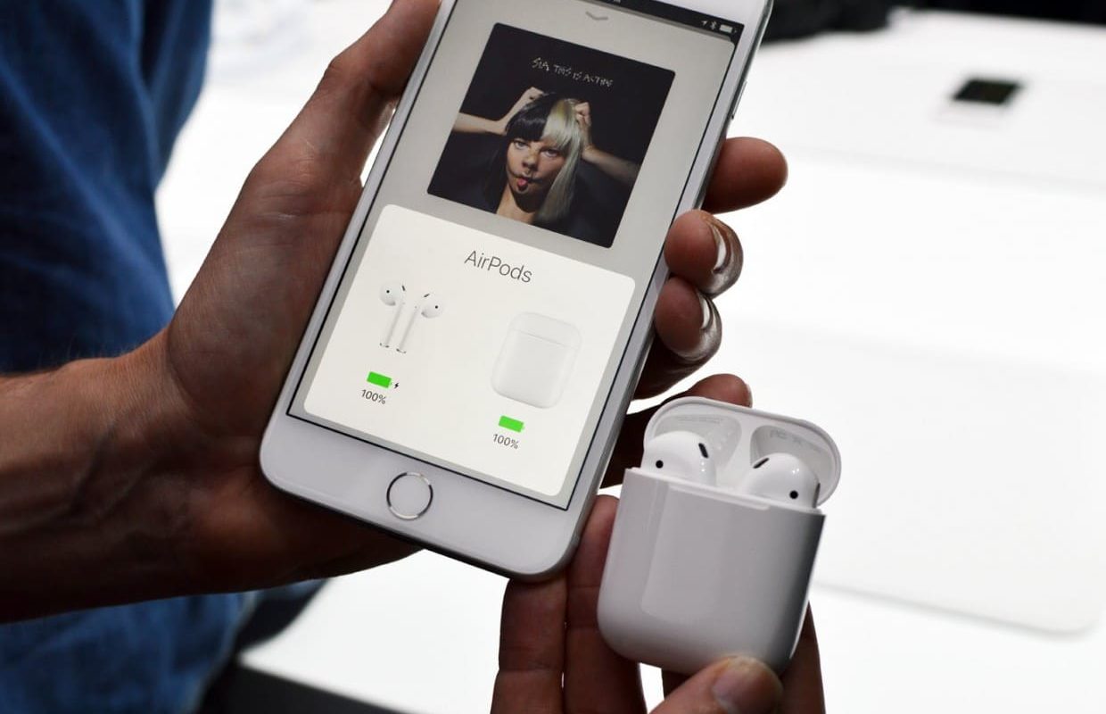 Как да свържете слушалки към iPhone