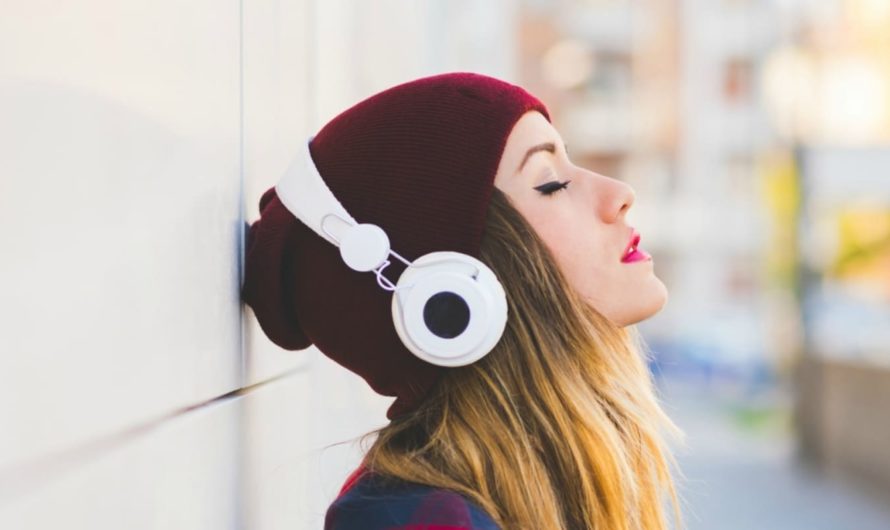 Κορυφαία 12 καλύτερα ακουστικά οθόνης: ποια να επιλέξετε;