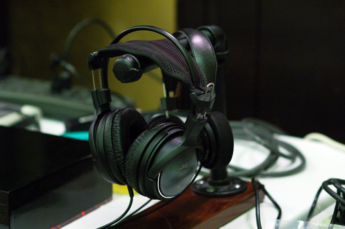 Най-добрите слушалки за монитор JVC HA-RX700