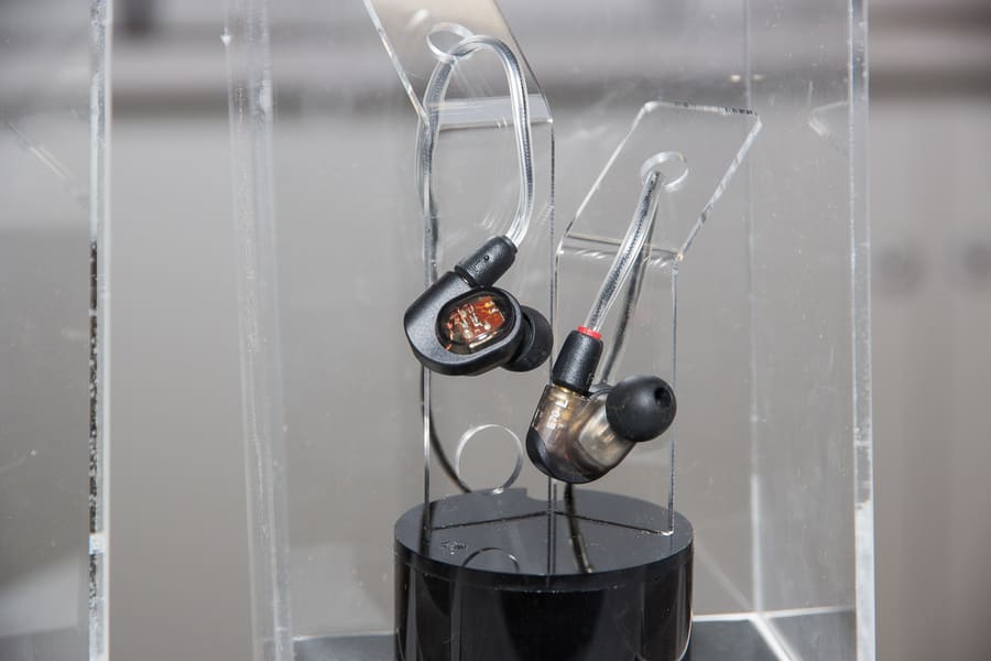 Най-добрите вакуумни слушалки Audio-Technica ATH-E70