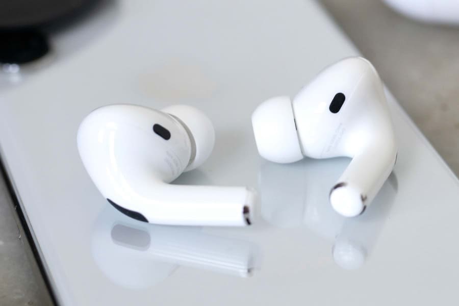 why the airpods earphone does not work