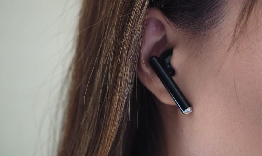 Καλύτερα ακουστικά για iPhone: Ασύρματα και ενσύρματα μοντέλα TOP 15
