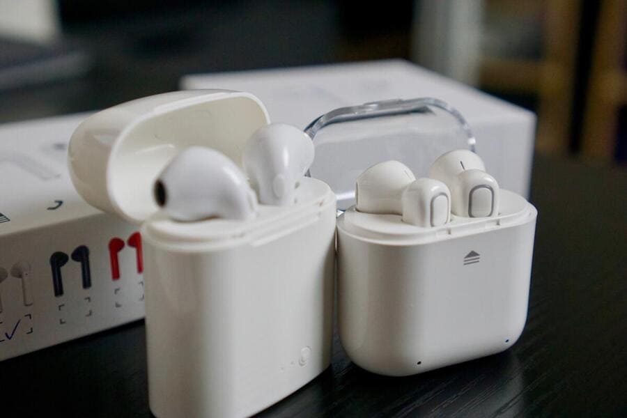 how to distinguish airpods from fake