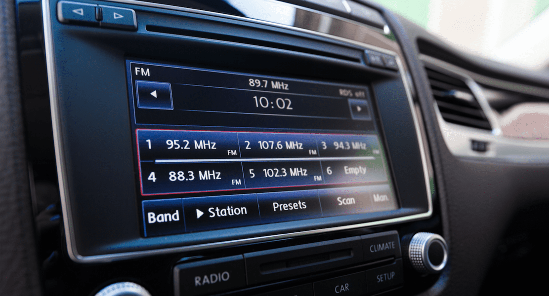 connectez la radio dans la voiture